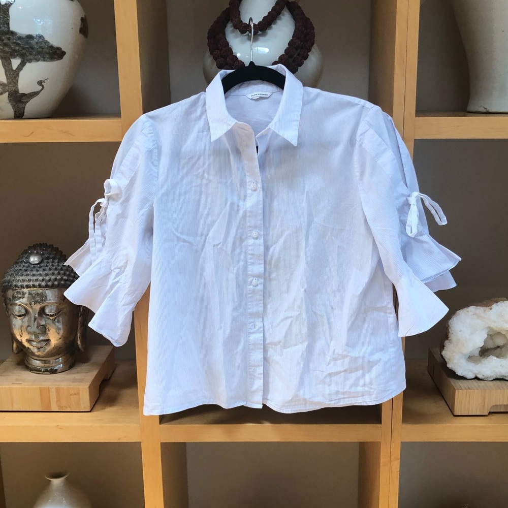 Club Monaco feminine button down blouse
